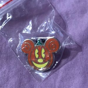 Disney Halloween Jack o lantern pin